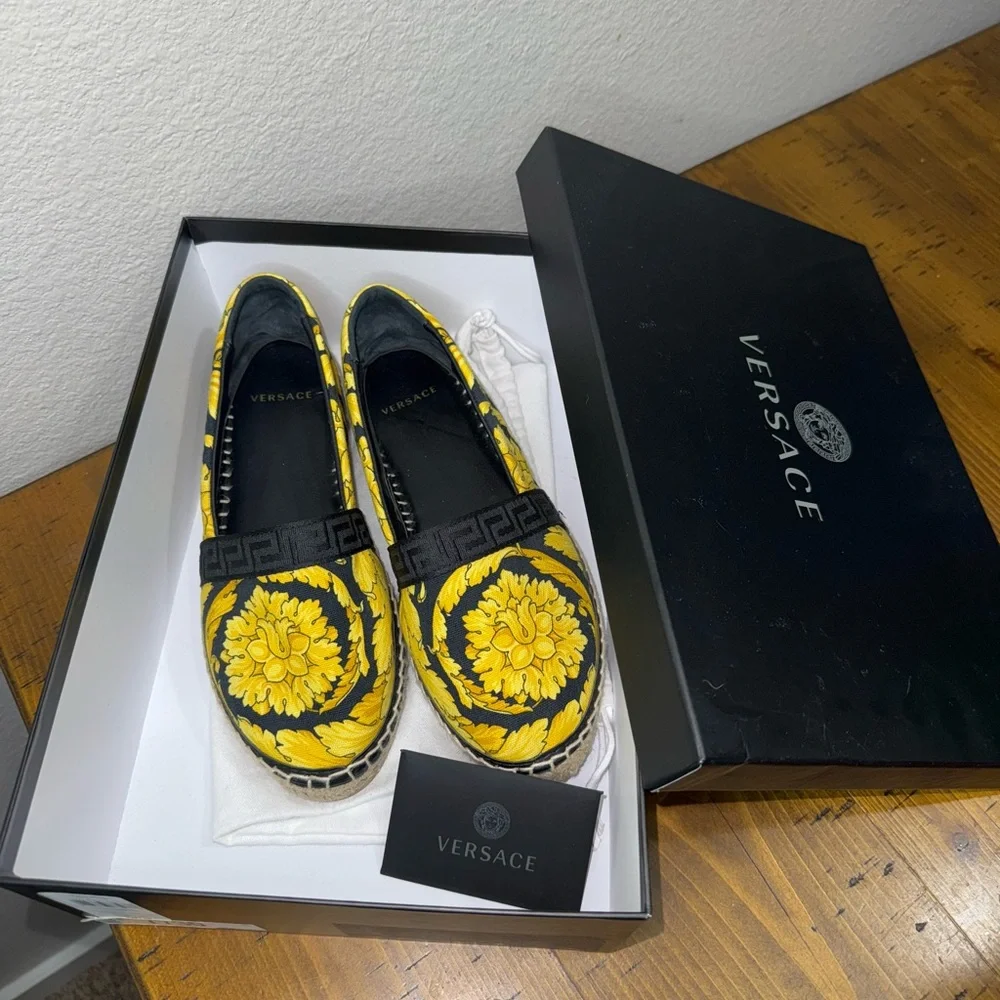 Versace‎ Barocco Medusa Espadrilles Gold Black Designer Euro Vacation 38.5